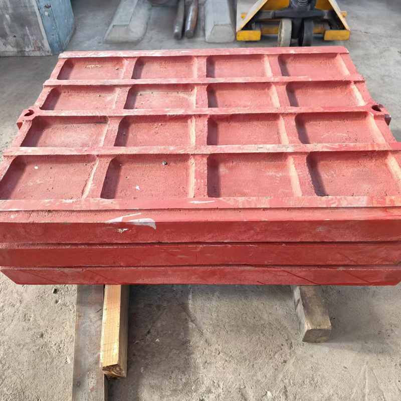 Плита дробящая подвижная для щековой дробилки СМД